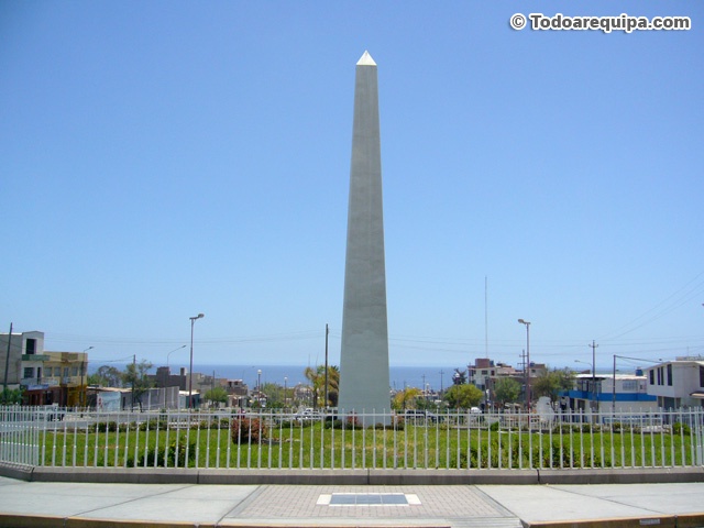 El Obelisco símbolo de la ciudad de Mollendo