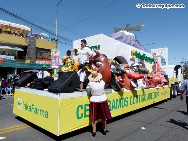 Carro alegórico - InkaFarma