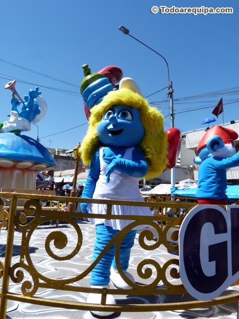 La Pitufipromo de Gloria en el corso