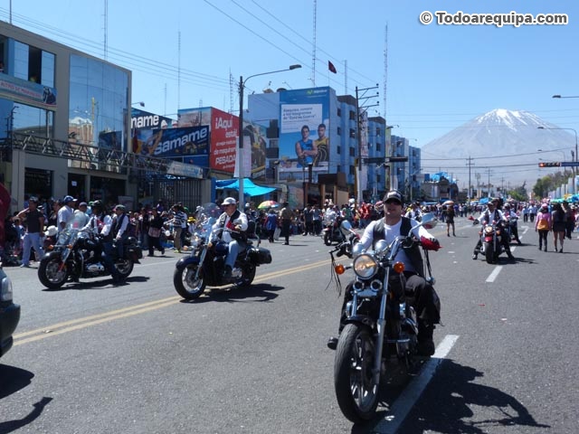 Motociclistas en el corso