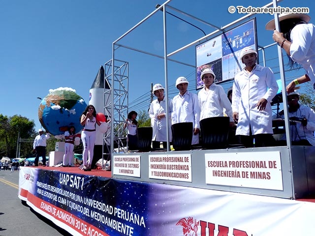Alas Peruanas carro alegórico
