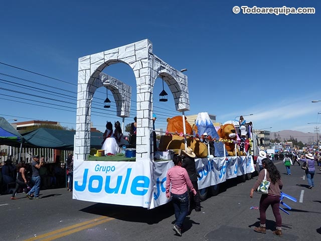 Carro alegórico del Grupo Joule