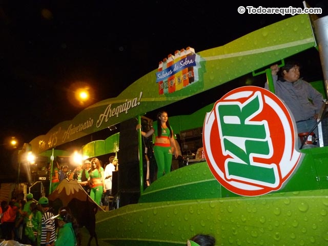 Carro alegórico de Kola Real