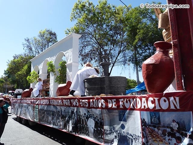 Carro alegórico del colegio San Pedro Pascual