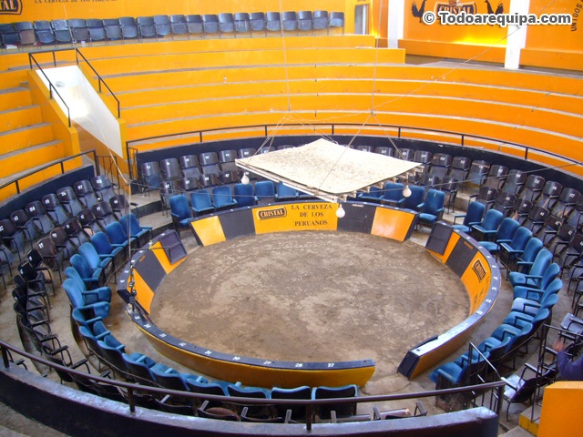 Coliseo de gallos en Camaná