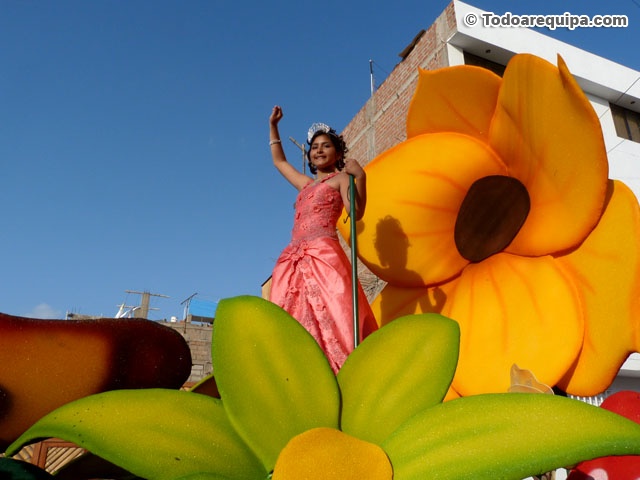 Reinas en el aniversario de Camaná