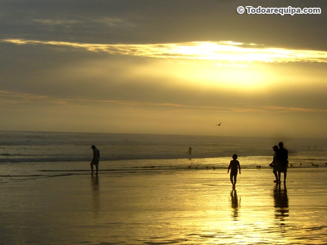 sunset-playas-peru