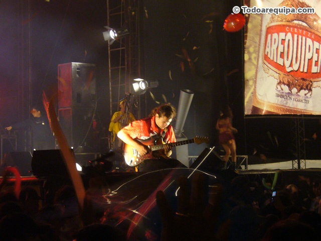 primera-guitarra-de-bareto