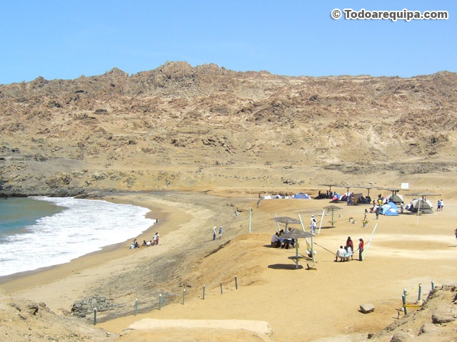 Vista de la playa de Puerto Inca