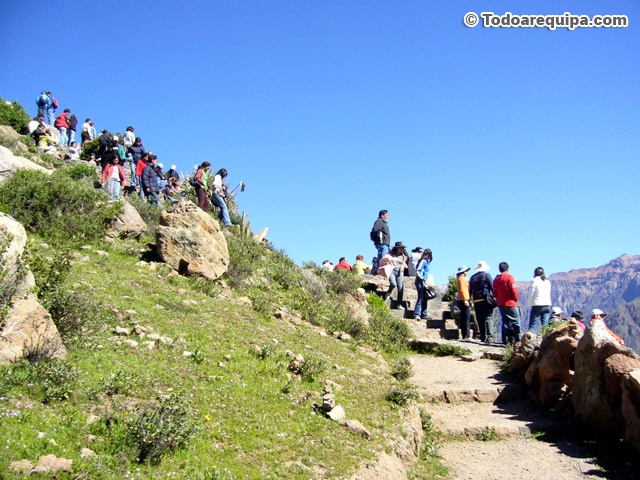 turistas-en-el-valle-del-colca
