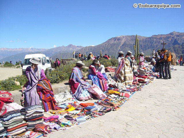 Venta de artesanias en el Colca