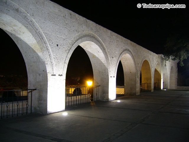 Mirador de Yanahuara de noche