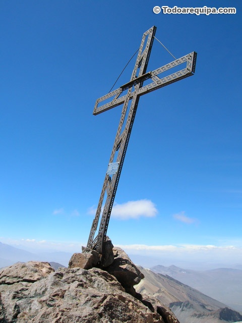 Cruz en la cumbre del Coronado