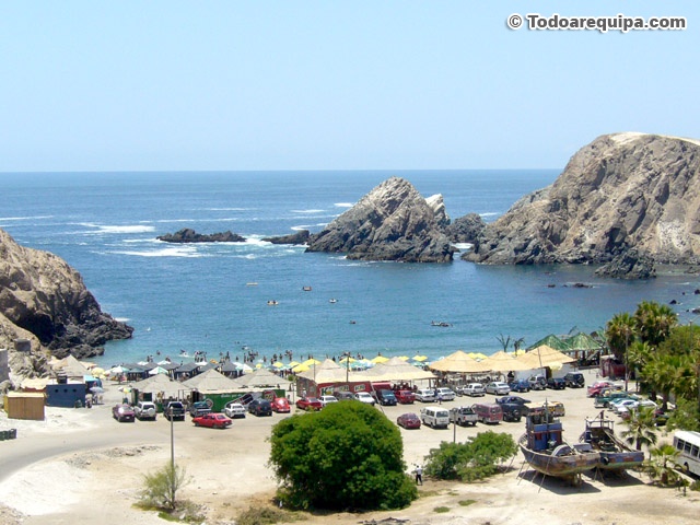 Vista de la playa en Catarindo