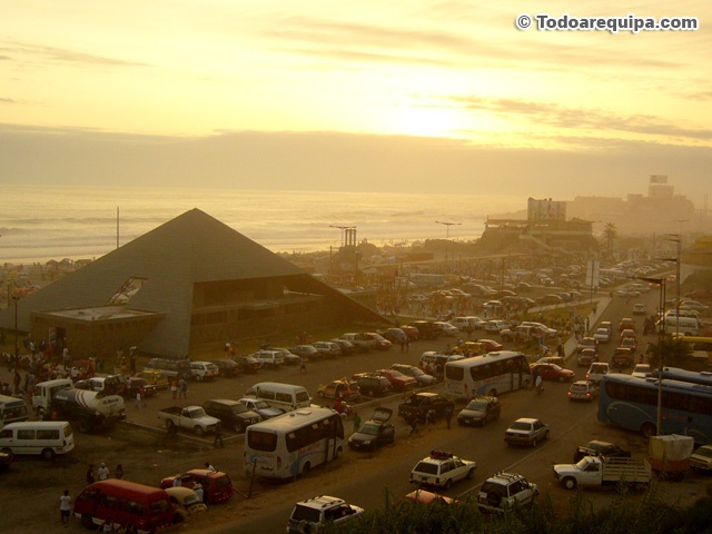Atardecer en el complejo playa dos de Mollendo