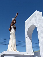 Reina de Arequipa saludando