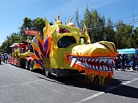 Carro alegórico del Instituto Confucio