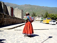 mujer-en-cabanaconde