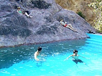 Piscina al lado de la roca en Sangalle