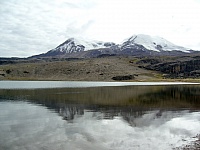 Nevado Coropuna y la Laguna de Pallarcocha