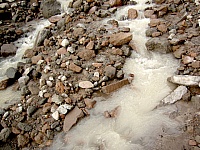 Riachuelo formado por los deshielos del Coropuna